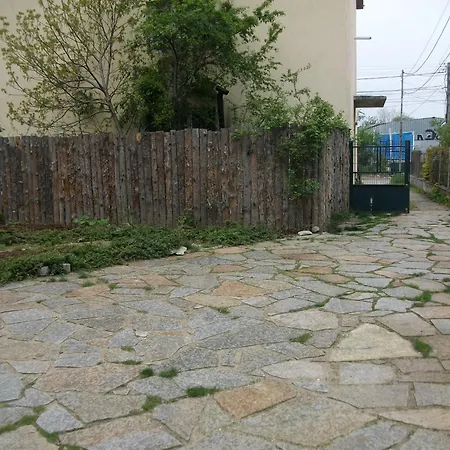 Near Paradise Centre Апартаменты